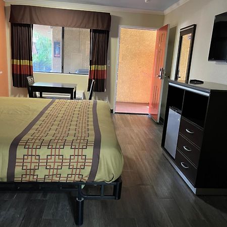 Rivera Inn & Suites Motel Пико-Ривера Экстерьер фото