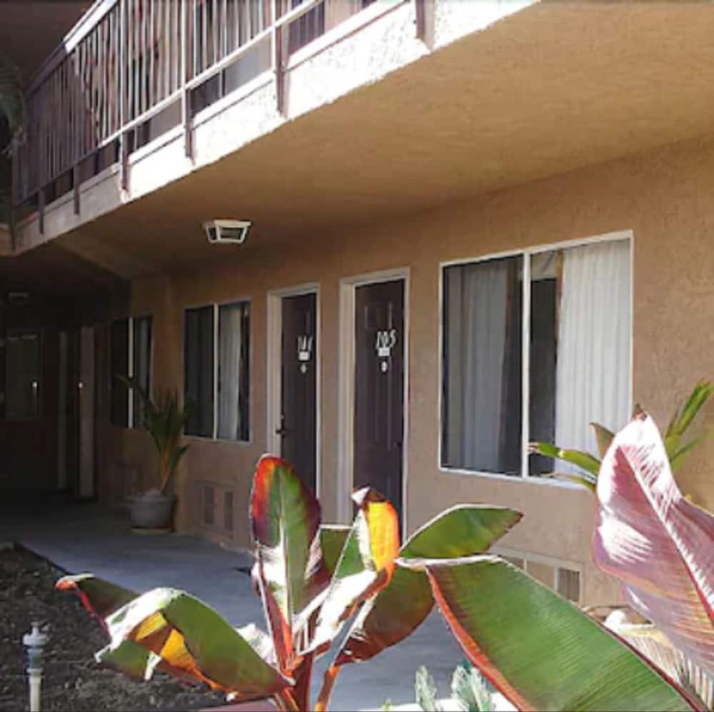 Rivera Inn & Suites Motel Пико-Ривера Экстерьер фото