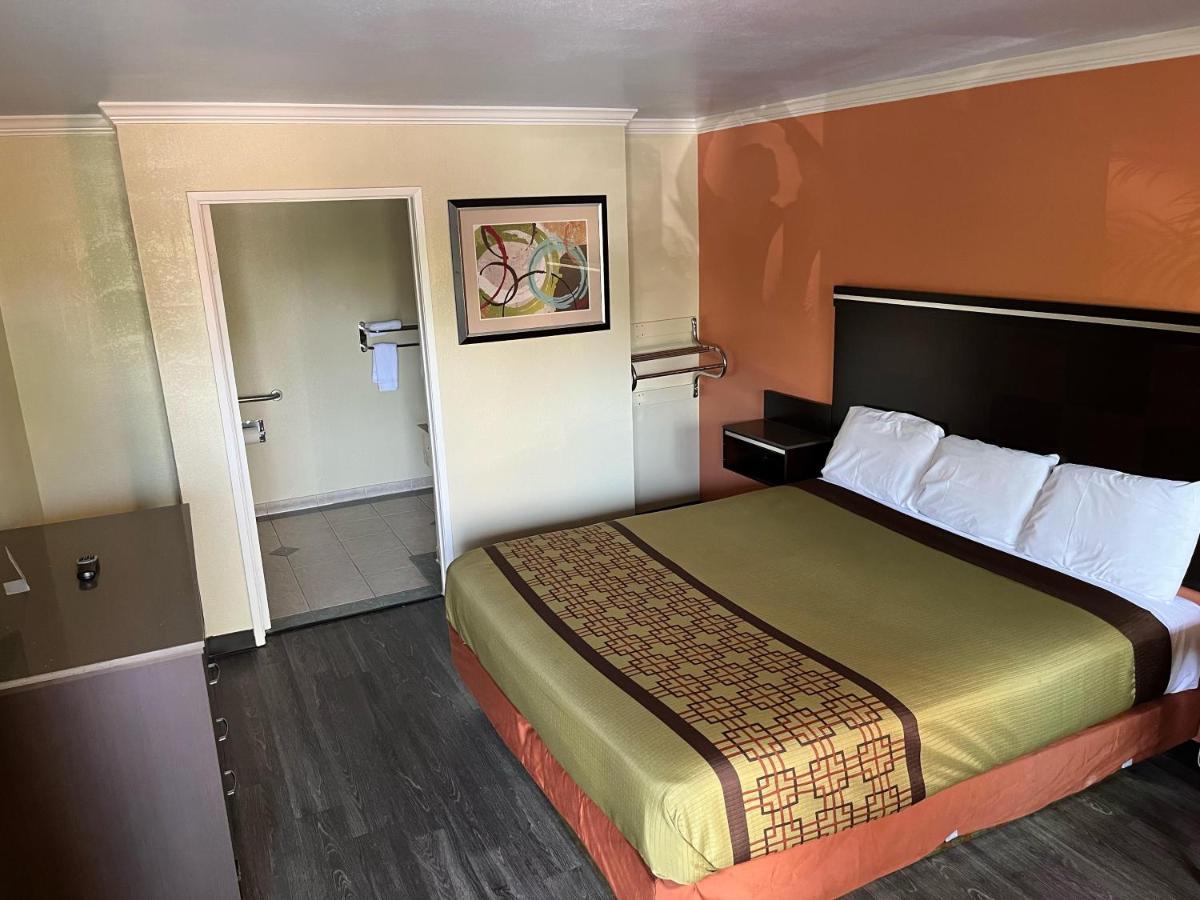 Rivera Inn & Suites Motel Пико-Ривера Экстерьер фото