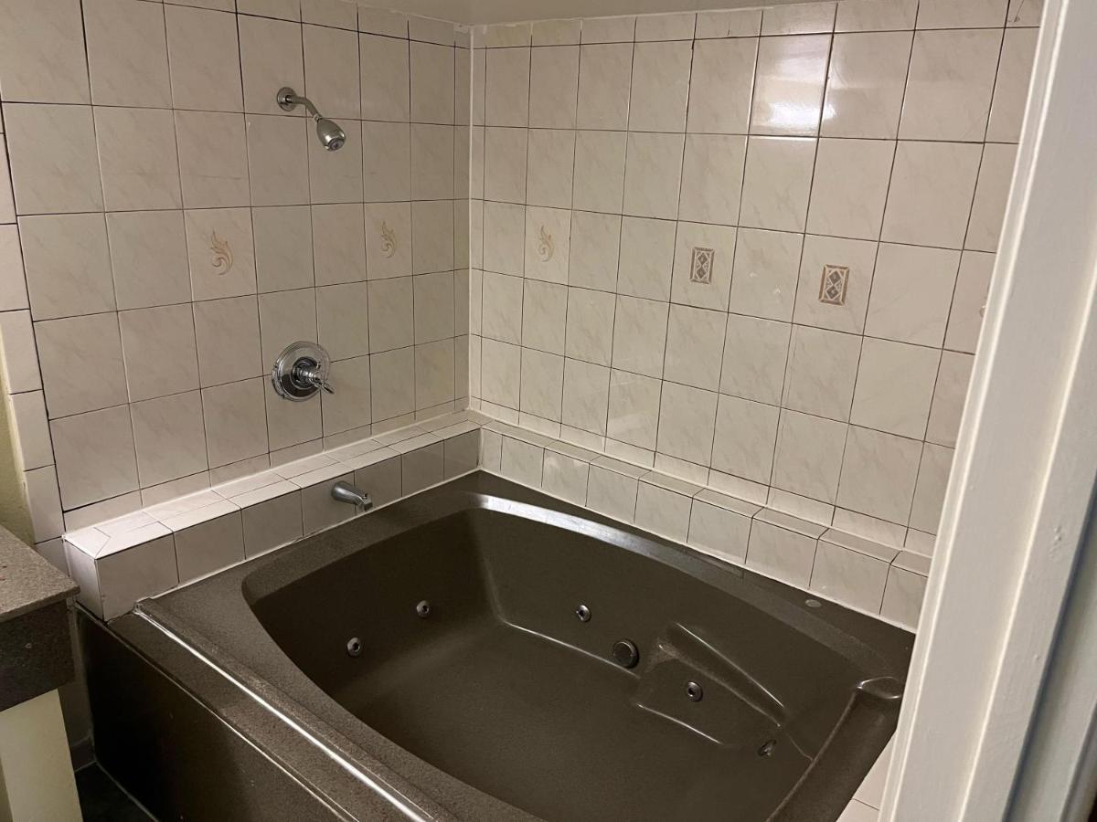 Rivera Inn & Suites Motel Пико-Ривера Экстерьер фото