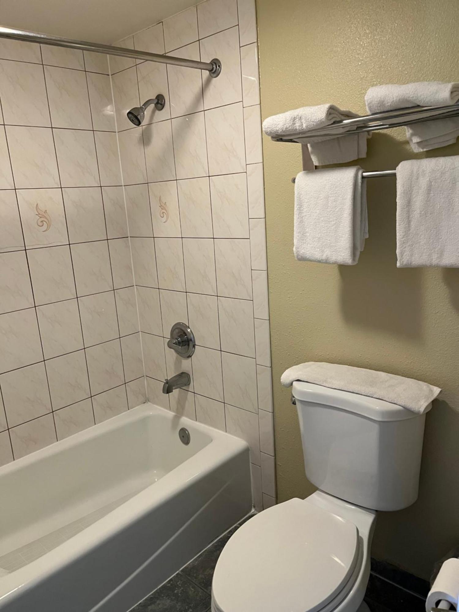 Rivera Inn & Suites Motel Пико-Ривера Экстерьер фото