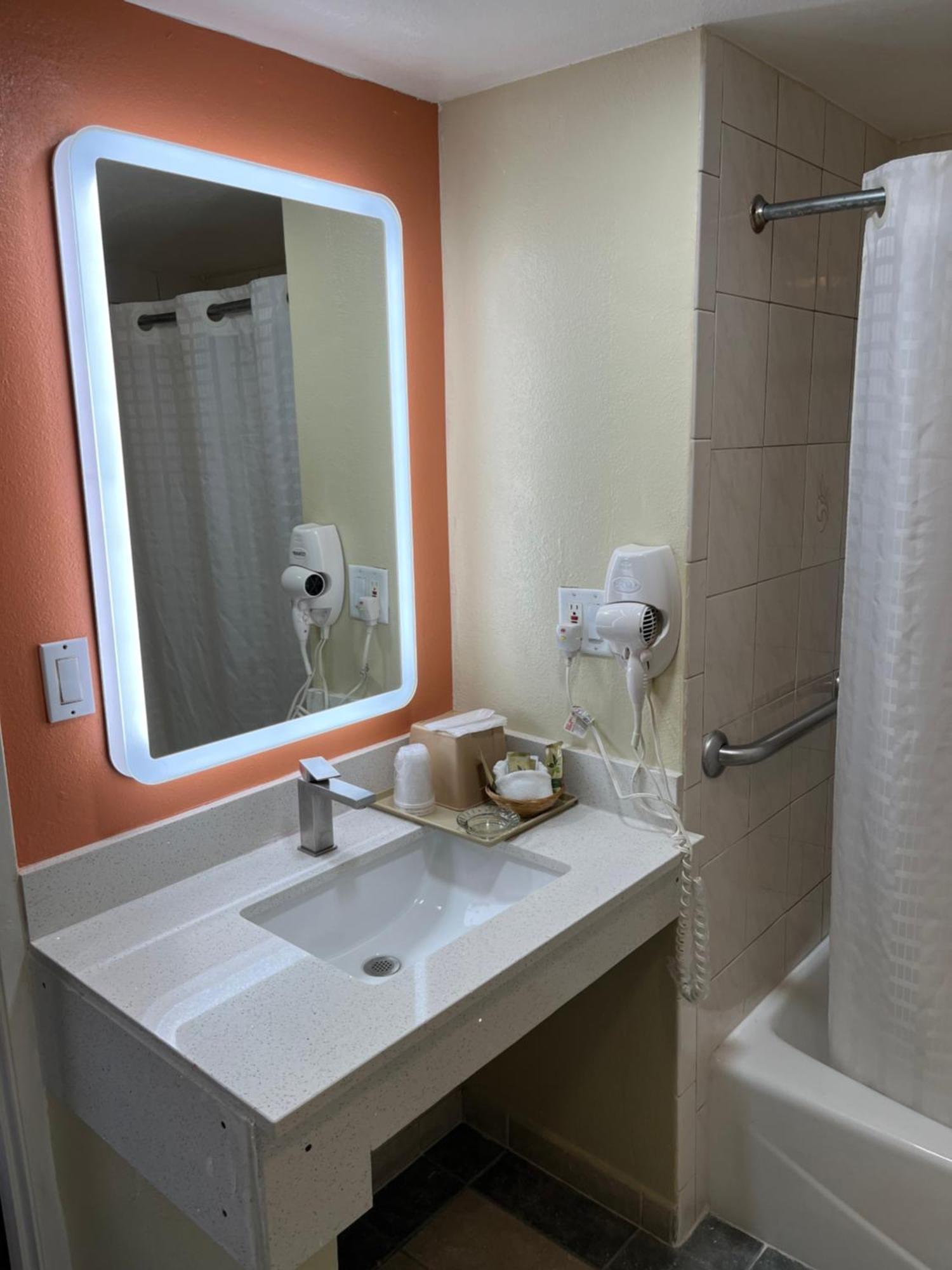 Rivera Inn & Suites Motel Пико-Ривера Экстерьер фото