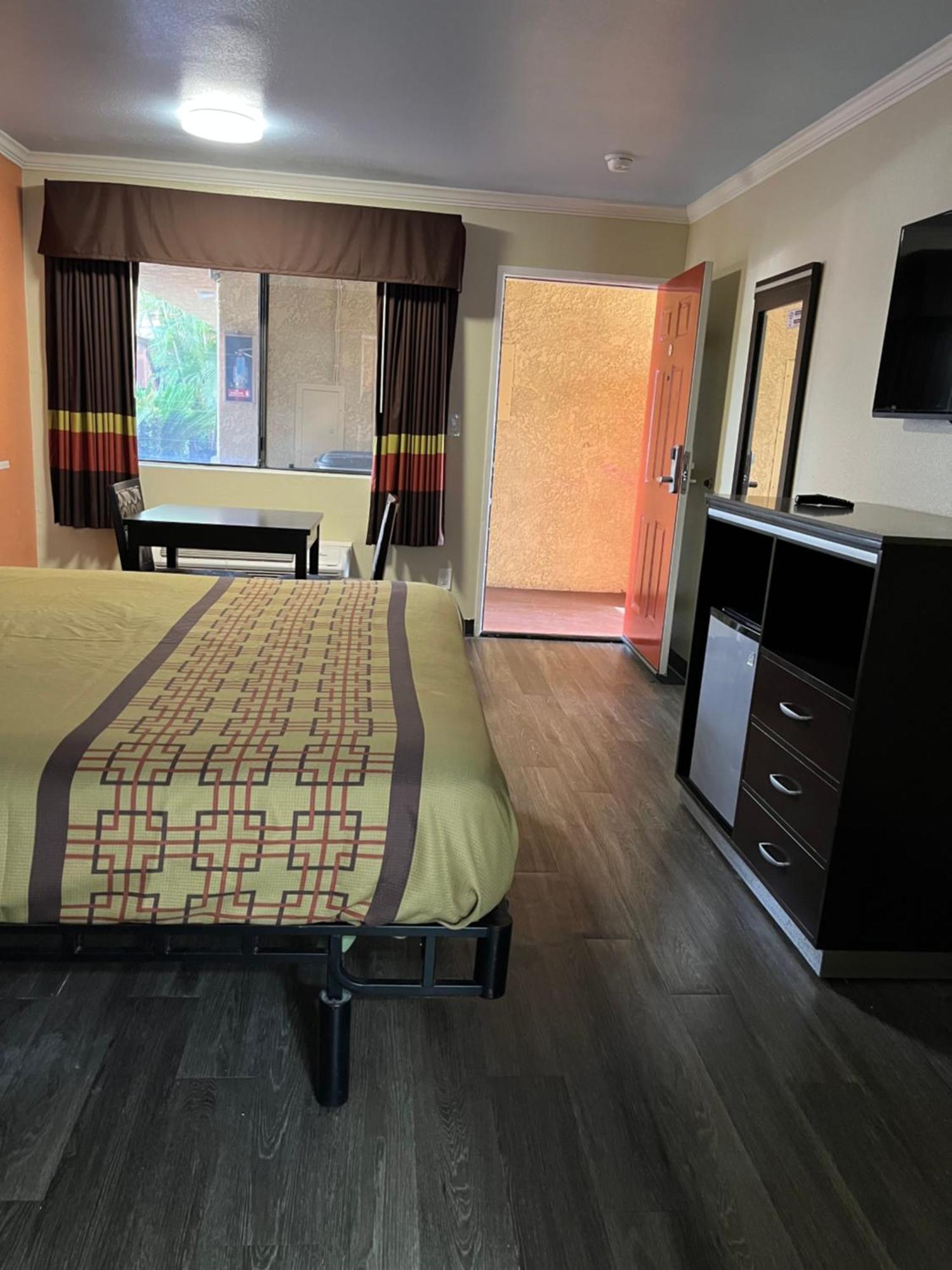 Rivera Inn & Suites Motel Пико-Ривера Экстерьер фото